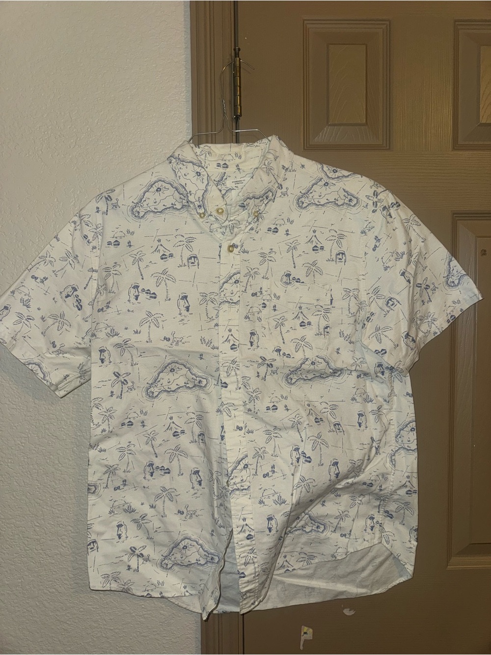 GAP White Short-Sleeve Button-Down with Blue Island Print